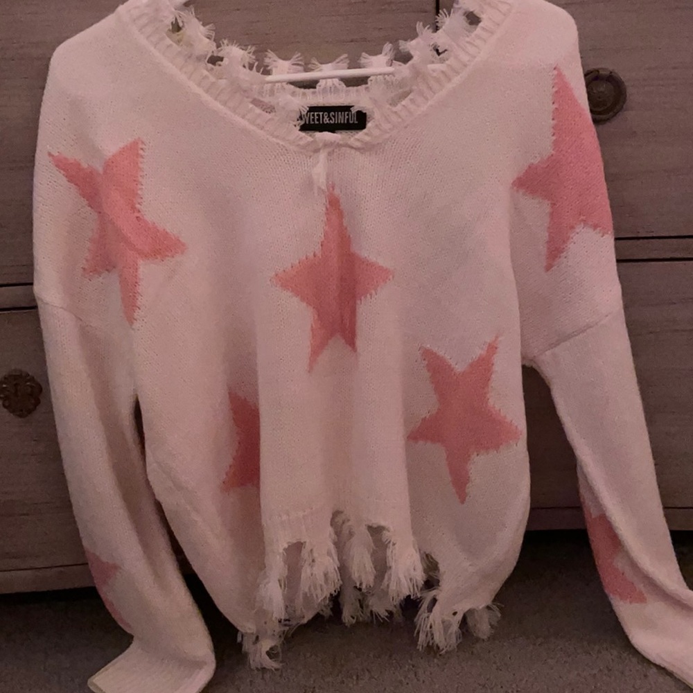 Cute sweater with pink stars. (Sweater)